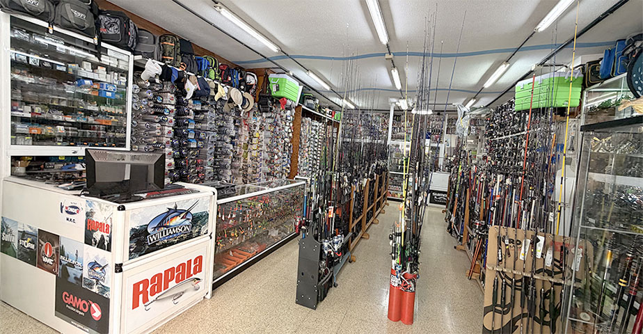 Fishing gear selection at Las Palmas store
